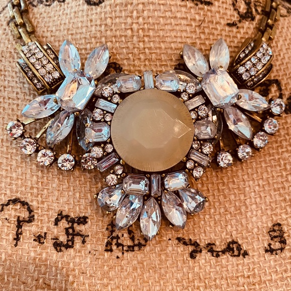 Beautiful Rhinestone Design Necklace - Picture 4 of 4